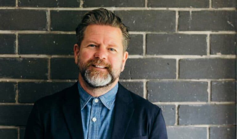 Tim Ross: The Perfect Filmmaker to Explore Nigeria’s Booming Online Casino Gambling Scene